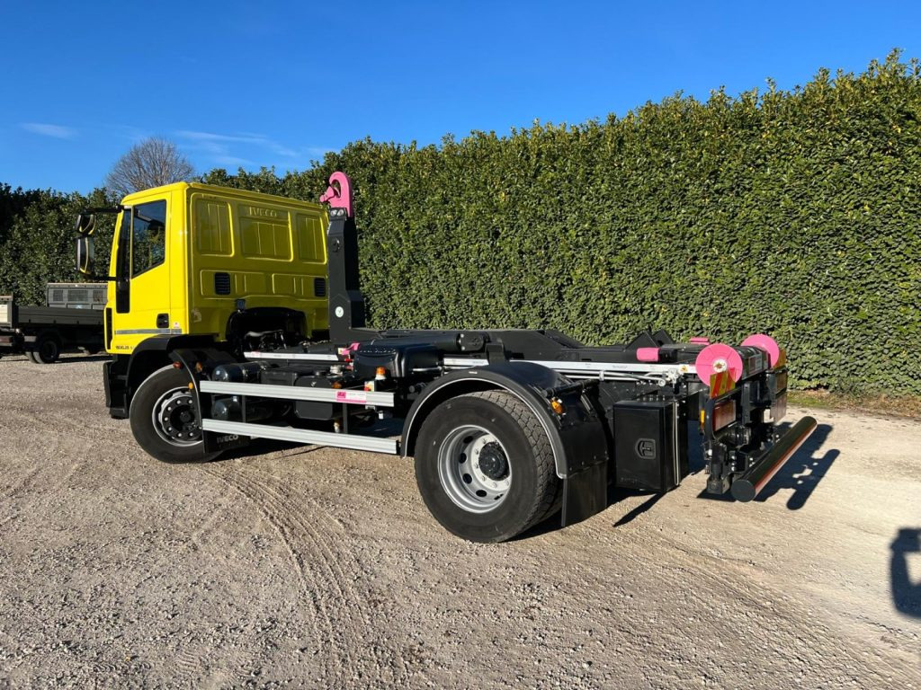 IVECO EUROCARGO 180EL28 SCARRABILE - شاحنة ذات الخطاف: صور 4 IVECO EUROCARGO 180EL28 SCARRABILE - شاحنة ذات الخطاف: صور 4