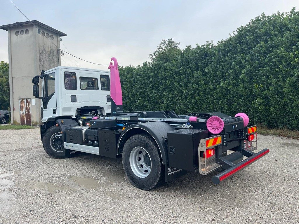 IVECO EUROCARGO 180K32 SCARRABILE NUOVO - شاحنة ذات الخطاف: صور 3 IVECO EUROCARGO 180K32 SCARRABILE NUOVO - شاحنة ذات الخطاف: صور 3