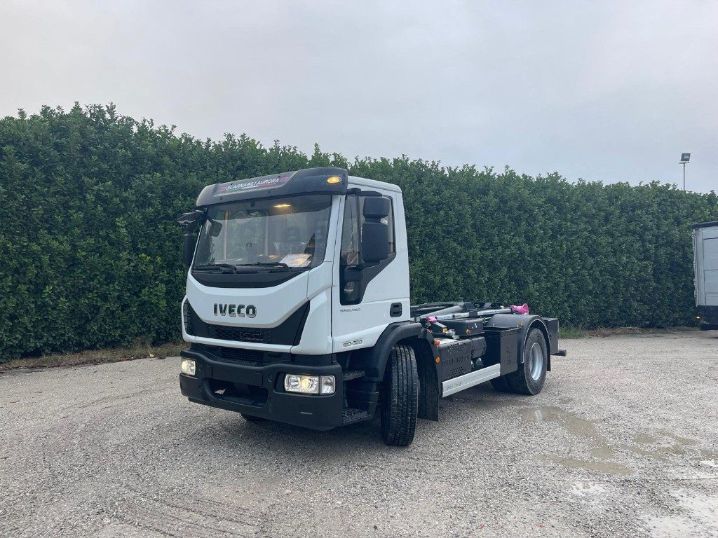 IVECO EUROCARGO 180K32 SCARRABILE NUOVO - شاحنة ذات الخطاف: صور 1 IVECO EUROCARGO 180K32 SCARRABILE NUOVO - شاحنة ذات الخطاف: صور 1