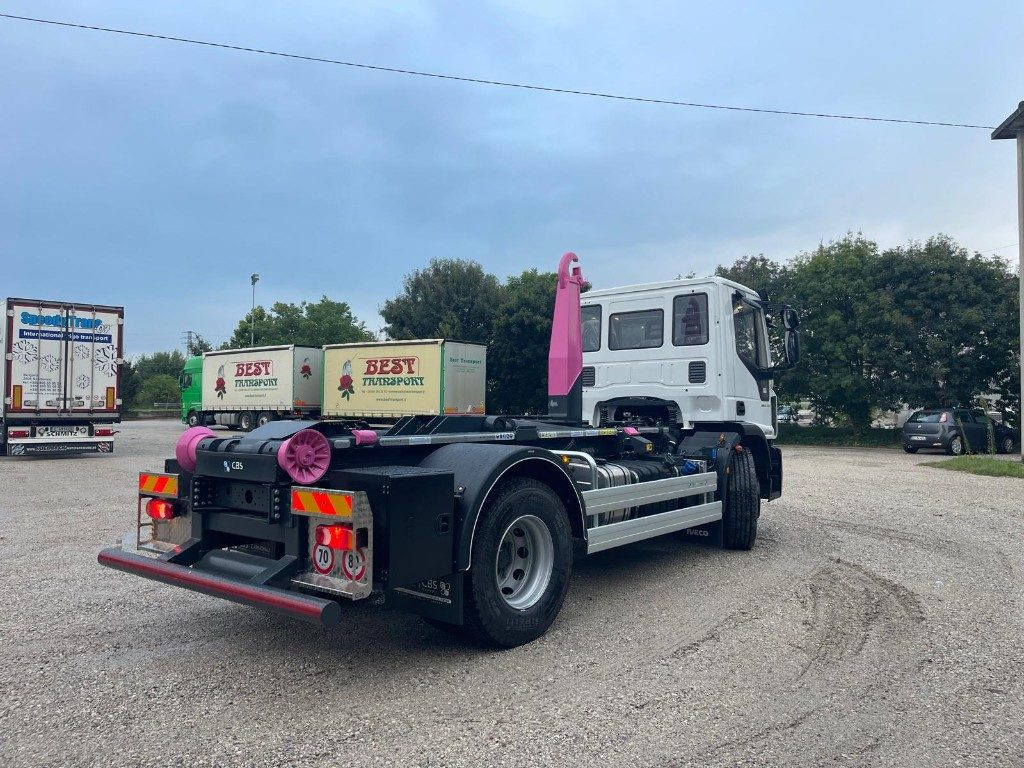 IVECO EUROCARGO 180K32 SCARRABILE NUOVO - شاحنة ذات الخطاف: صور 4 IVECO EUROCARGO 180K32 SCARRABILE NUOVO - شاحنة ذات الخطاف: صور 4