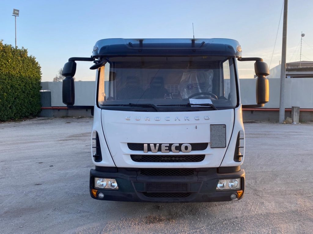 IVECO EUROCARGO 80 E18 CON IMPIANTO SCARRABILE NUO - شاحنة ذات الخطاف: صور 4 IVECO EUROCARGO 80 E18 CON IMPIANTO SCARRABILE NUO - شاحنة ذات الخطاف: صور 4