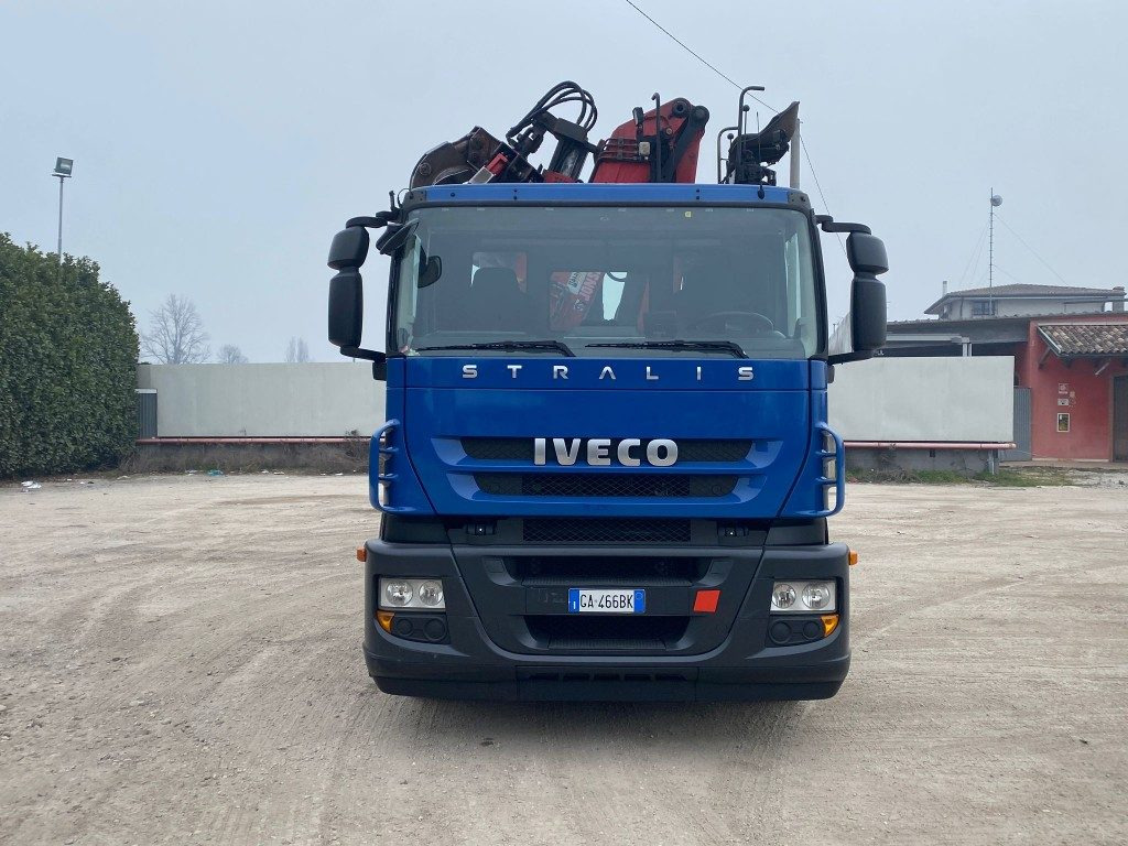 IVECO STRALIS 260.450 SCARRABILE CON GRU - شاحنة ذات الخطاف, شاحنة كرين: صور 2 IVECO STRALIS 260.450 SCARRABILE CON GRU - شاحنة ذات الخطاف, شاحنة كرين: صور 2