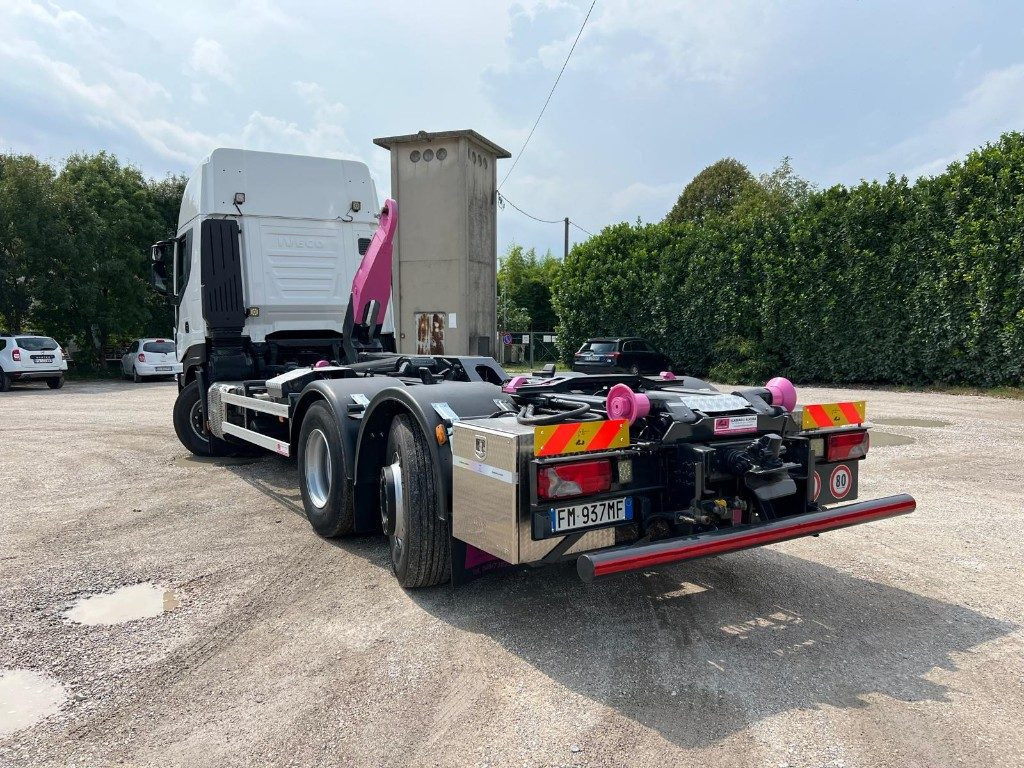 IVECO STRALIS 510 SCARRABILE - شاحنة ذات الخطاف: صور 5 IVECO STRALIS 510 SCARRABILE - شاحنة ذات الخطاف: صور 5