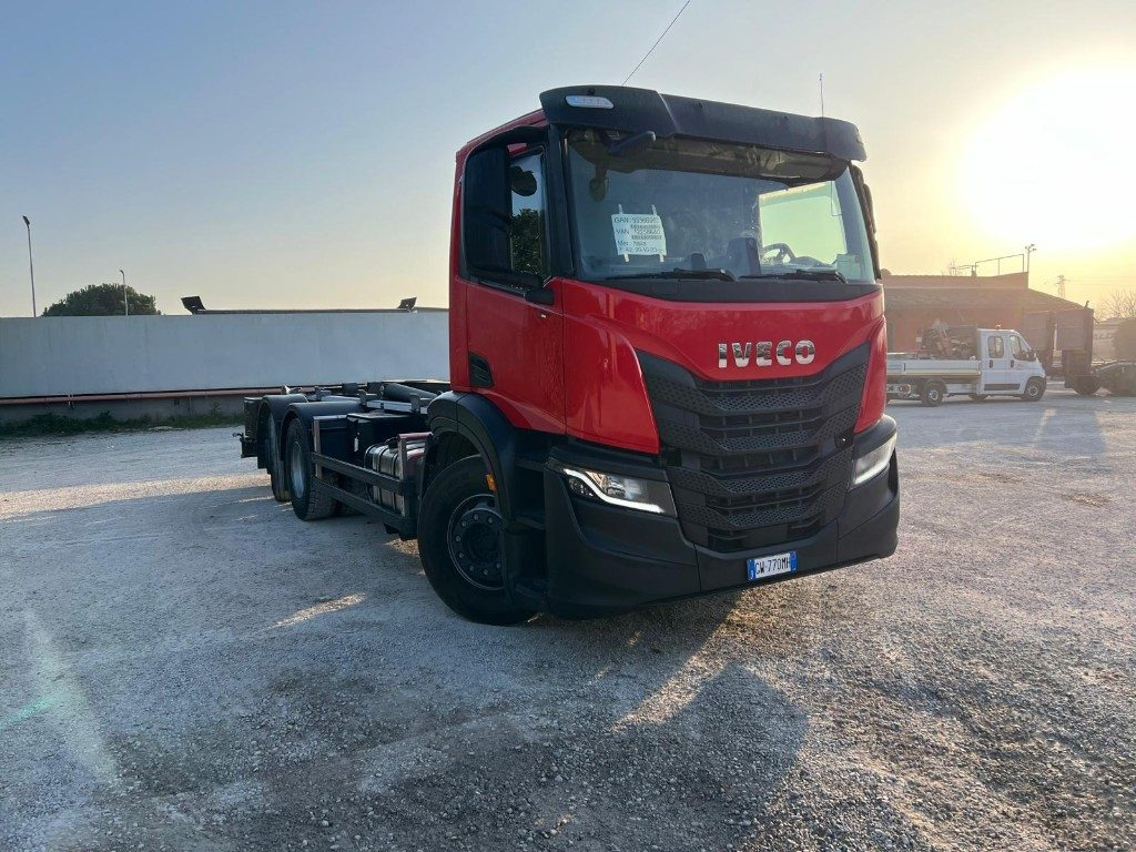IVECO X-WAY AD260 NUOVO TARGATO SCARRABILE - شاحنة ذات الخطاف: صور 2 IVECO X-WAY AD260 NUOVO TARGATO SCARRABILE - شاحنة ذات الخطاف: صور 2