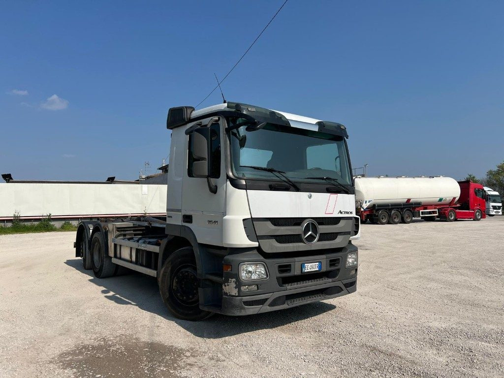 MERCEDES-BENZ MERCEDES ACTROS 25.41 SCARRABILE - شاحنة ذات الخطاف: صور 2 MERCEDES-BENZ MERCEDES ACTROS 25.41 SCARRABILE - شاحنة ذات الخطاف: صور 2