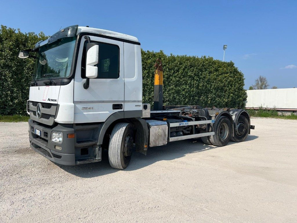 MERCEDES-BENZ MERCEDES ACTROS 25.41 SCARRABILE - شاحنة ذات الخطاف: صور 1 MERCEDES-BENZ MERCEDES ACTROS 25.41 SCARRABILE - شاحنة ذات الخطاف: صور 1