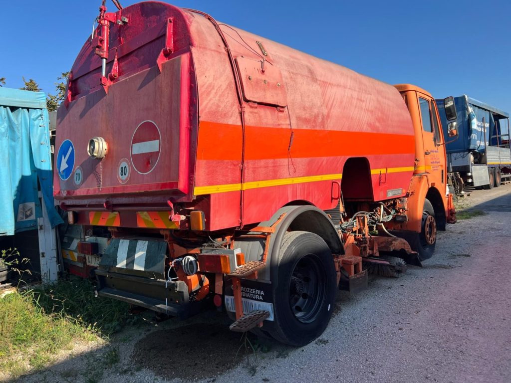 MERCEDES-BENZ MERCEDES AUTOSPAZZATRICE USATA - سياره كنس شوارع: صور 3 MERCEDES-BENZ MERCEDES AUTOSPAZZATRICE USATA - سياره كنس شوارع: صور 3