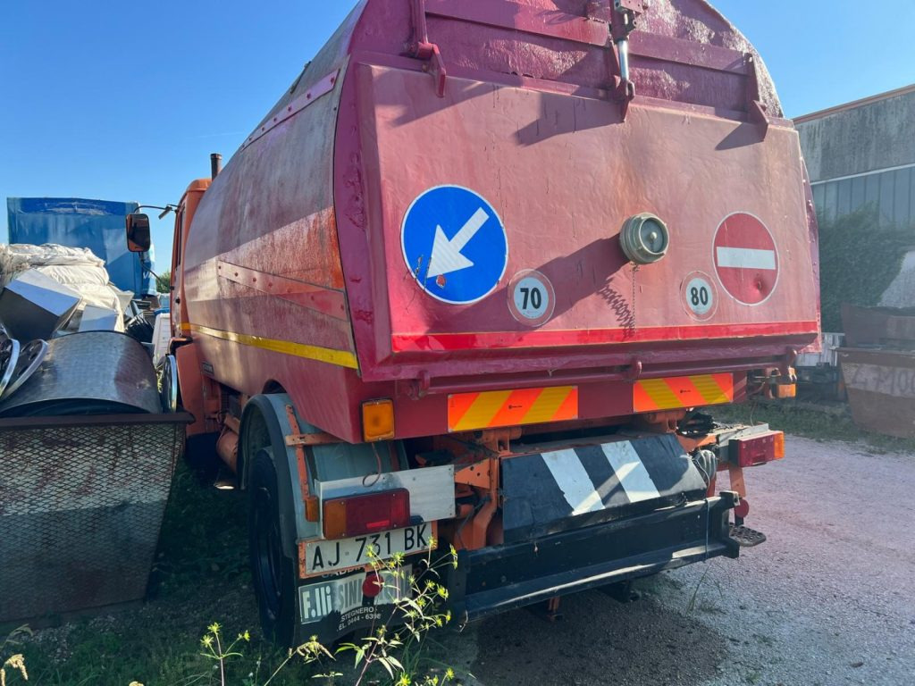 MERCEDES-BENZ MERCEDES AUTOSPAZZATRICE USATA - سياره كنس شوارع: صور 4 MERCEDES-BENZ MERCEDES AUTOSPAZZATRICE USATA - سياره كنس شوارع: صور 4