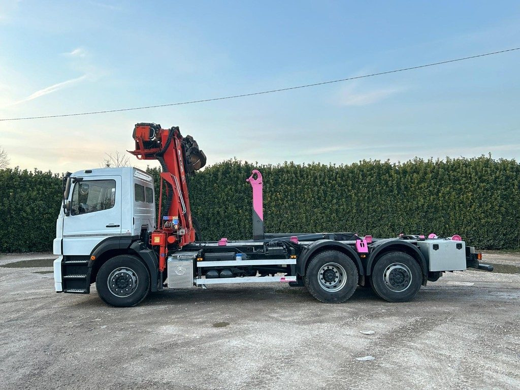 MERCEDES-BENZ MERCEDES AXOR 2533 SCARRABILE CON GRU E POLIPO - شاحنة ذات الخطاف: صور 5 MERCEDES-BENZ MERCEDES AXOR 2533 SCARRABILE CON GRU E POLIPO - شاحنة ذات الخطاف: صور 5