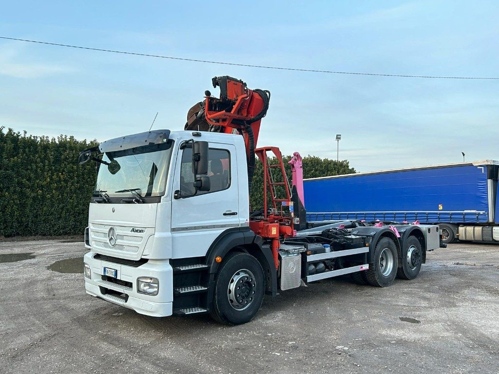 MERCEDES-BENZ MERCEDES AXOR 2533 SCARRABILE CON GRU E POLIPO - شاحنة ذات الخطاف: صور 2 MERCEDES-BENZ MERCEDES AXOR 2533 SCARRABILE CON GRU E POLIPO - شاحنة ذات الخطاف: صور 2