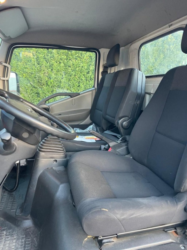 NISSAN NT400 SCARRABILE PATENTE B - شاحنة ذات الخطاف: صور 5 NISSAN NT400 SCARRABILE PATENTE B - شاحنة ذات الخطاف: صور 5