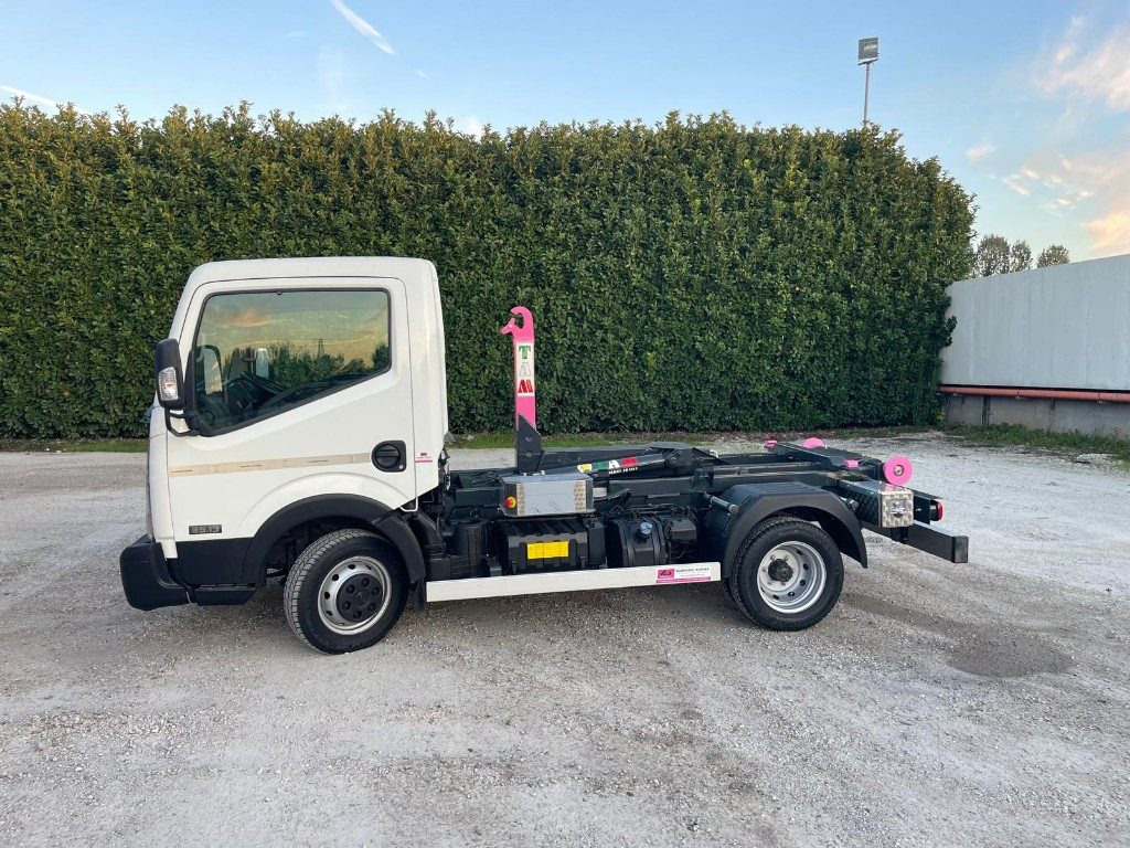 NISSAN NT400 SCARRABILE PATENTE B - شاحنة ذات الخطاف: صور 2 NISSAN NT400 SCARRABILE PATENTE B - شاحنة ذات الخطاف: صور 2