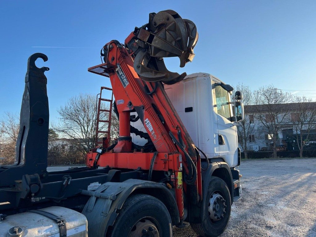 SCANIA CV R124 SCARRABILE CON GRU E POLIPO - شاحنة ذات الخطاف, شاحنة كرين: صور 5 SCANIA CV R124 SCARRABILE CON GRU E POLIPO - شاحنة ذات الخطاف, شاحنة كرين: صور 5