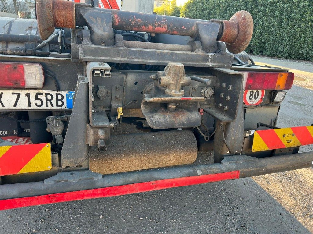 شاحنة ذات الخطاف SCANIA CV R124 SCARRABILE CON GRU E POLIPO: صور 7