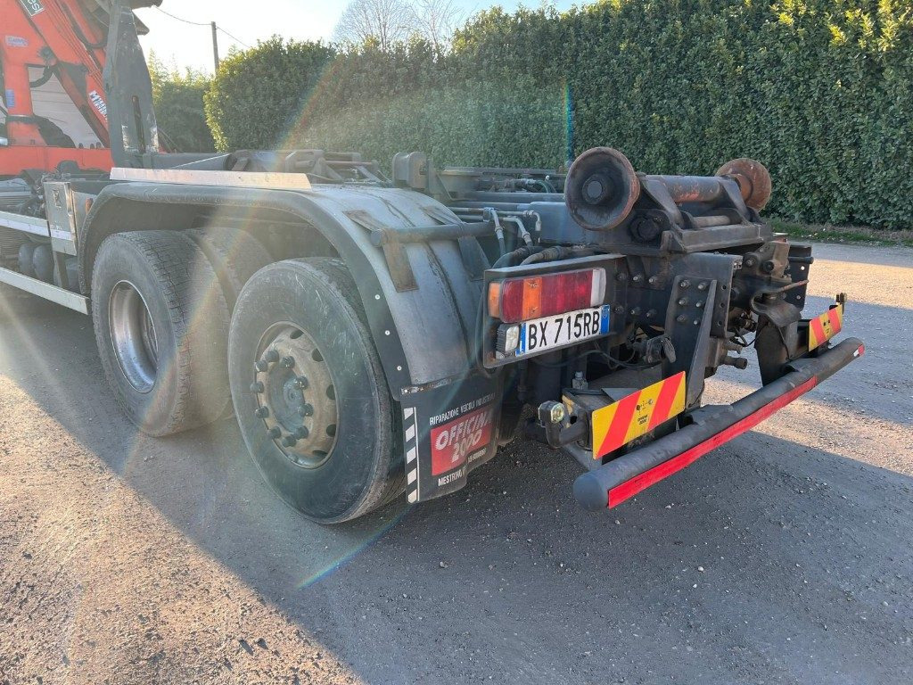 شاحنة ذات الخطاف SCANIA CV R124 SCARRABILE CON GRU E POLIPO: صور 10