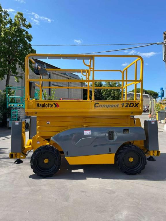 Haulotte COMPACT 12DX - رافعات مقصية: صور 1 Haulotte COMPACT 12DX - رافعات مقصية: صور 1