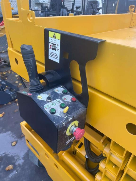 Haulotte COMPACT 12 - رافعات مقصية: صور 2 Haulotte COMPACT 12 - رافعات مقصية: صور 2