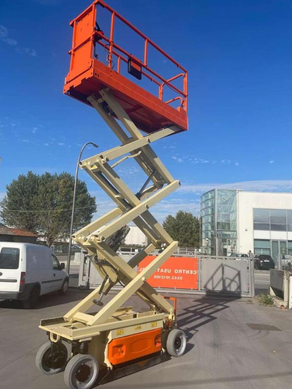 JLG 2032ES - رافعات مقصية: صور 1 JLG 2032ES - رافعات مقصية: صور 1
