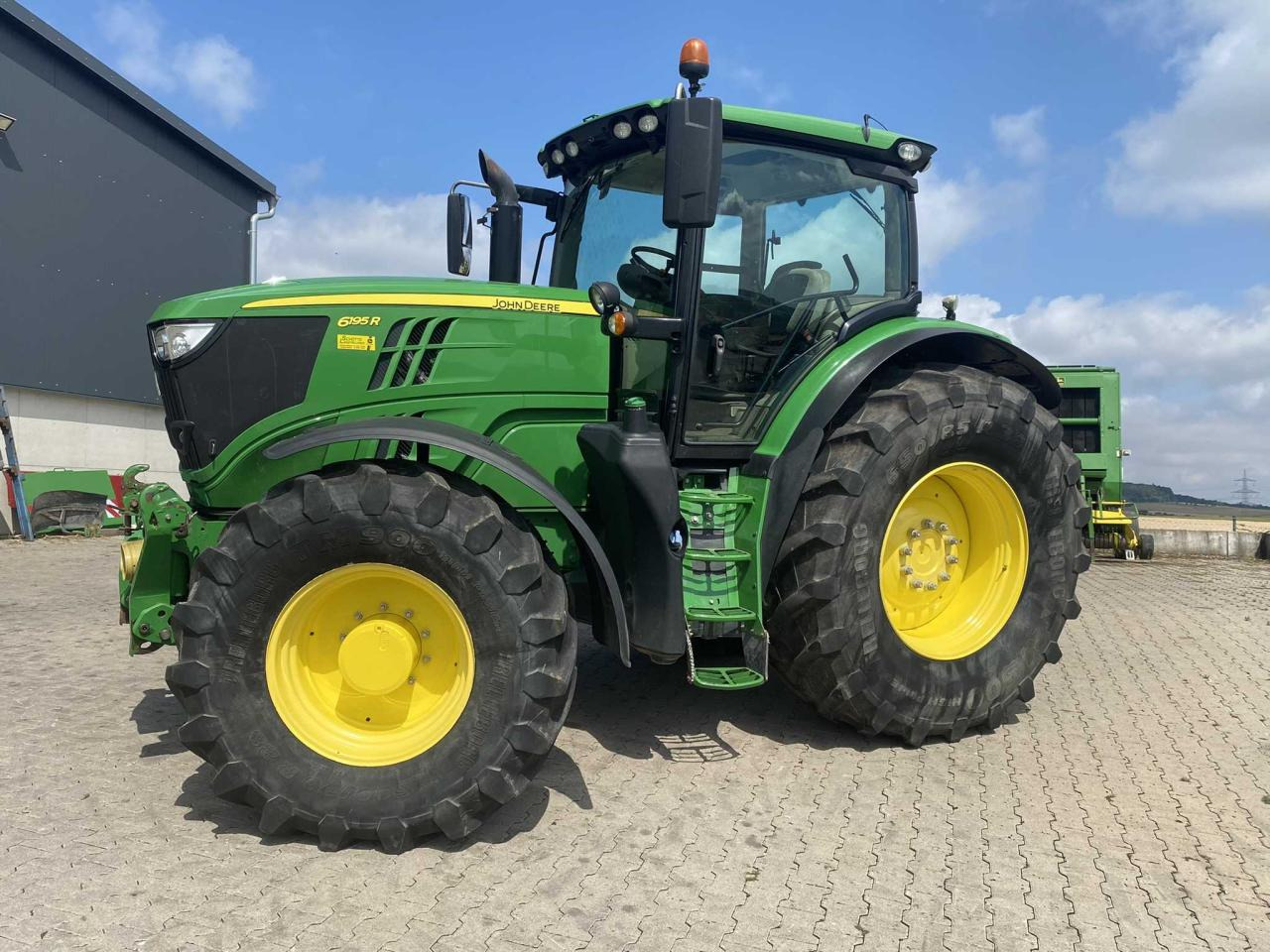 John Deere 6195R - جرار: صور 1 John Deere 6195R - جرار: صور 1