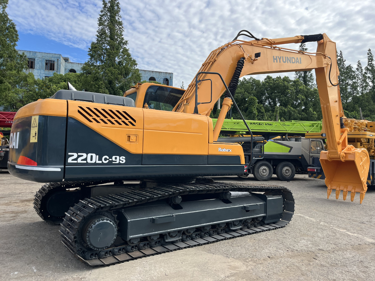 HYUNDAI 220lc-9s - حفارة: صور 2 HYUNDAI 220lc-9s - حفارة: صور 2
