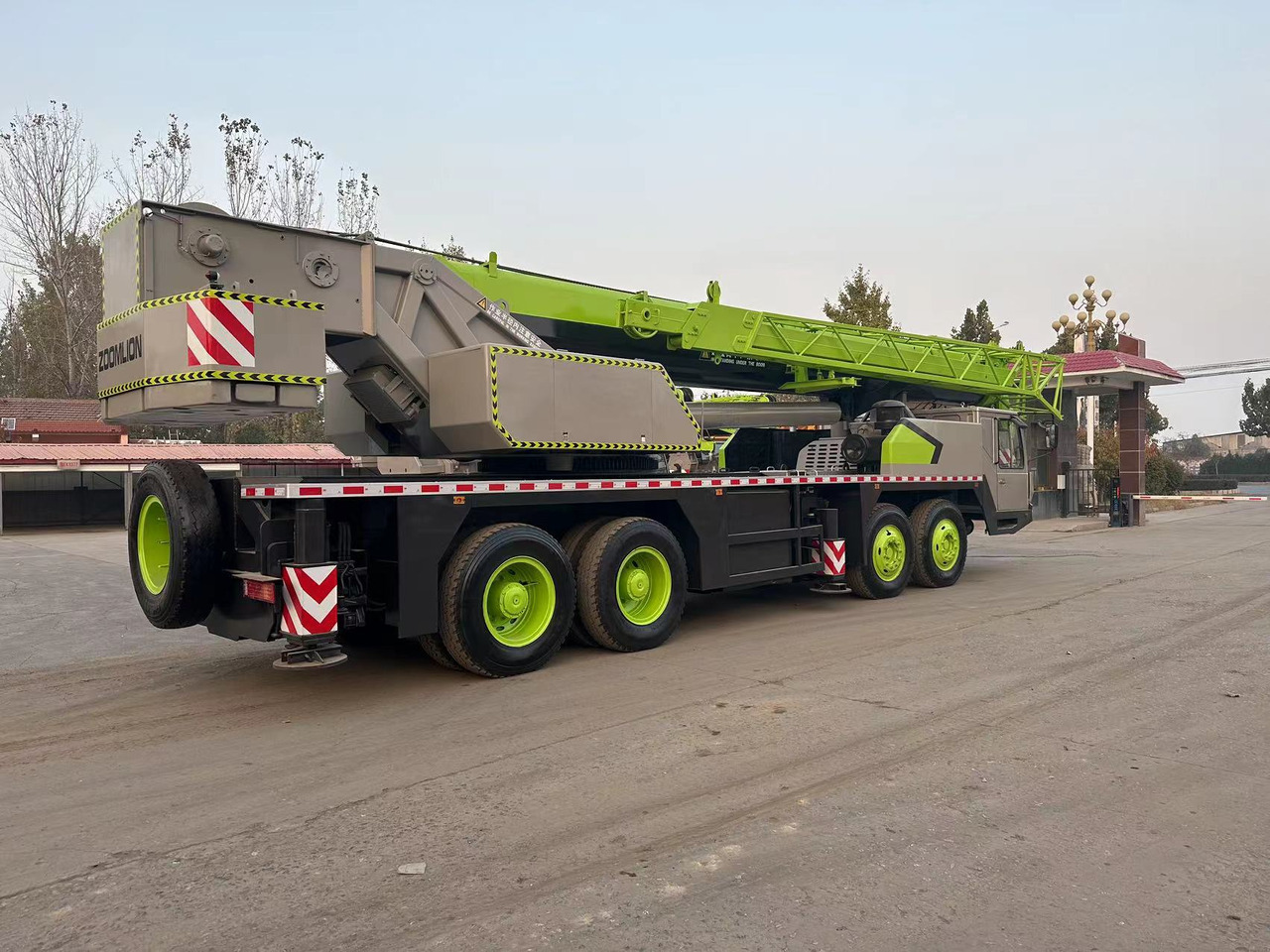 ZOOMLION ZTC700V QY70V 70 ton 80 ton 90 ton 100 ton 110 ton 120 ton used truck crane - موبايل كرين: صور 4 ZOOMLION ZTC700V QY70V 70 ton 80 ton 90 ton 100 ton 110 ton 120 ton used truck crane - موبايل كرين: صور 4