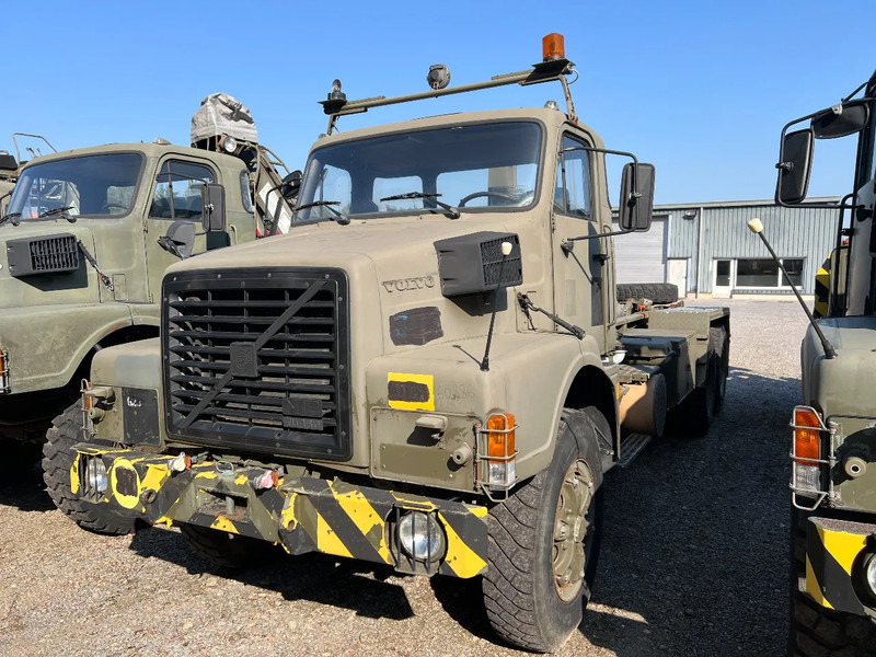 Volvo N 10 6X4 - HOOK CONTAINER (3x stock) - شاحنة: صور 1 Volvo N 10 6X4 - HOOK CONTAINER (3x stock) - شاحنة: صور 1