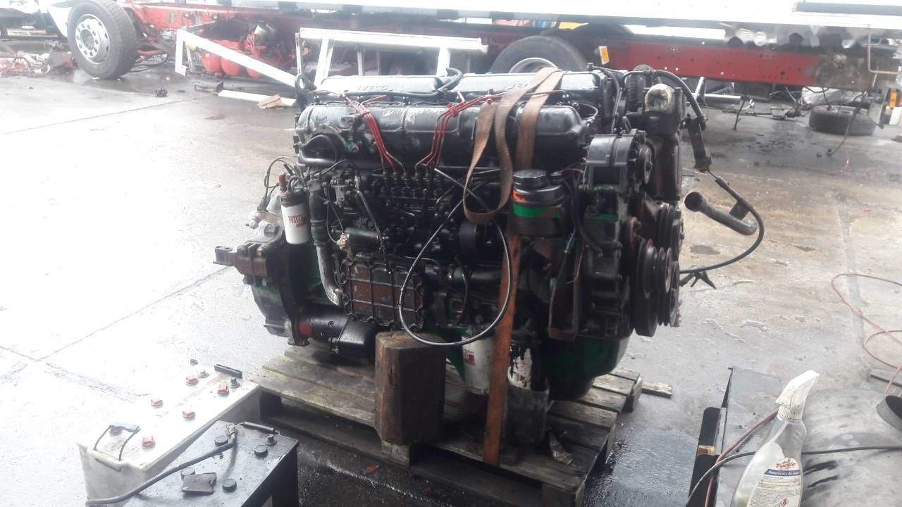 IVECO 8210.42L IVECO Magirus 420 - المحرك - شاحنة: صور 3 IVECO 8210.42L IVECO Magirus 420 - المحرك - شاحنة: صور 3