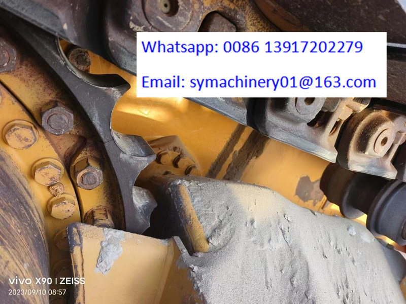Komatsu D155A-5 - بلدوزر: صور 3 Komatsu D155A-5 - بلدوزر: صور 3