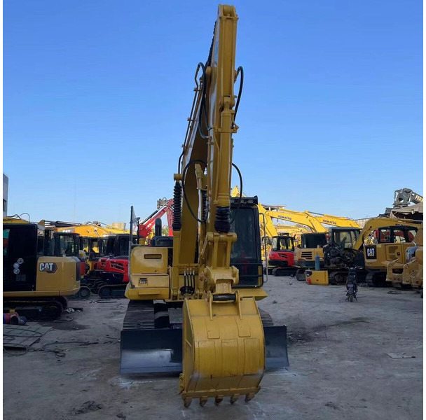 Komatsu PC130 - حفارات زحافة: صور 2 Komatsu PC130 - حفارات زحافة: صور 2