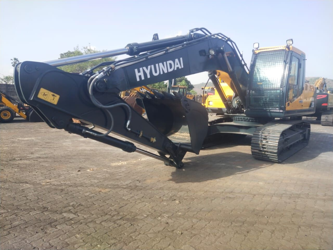 New Hyundai R210 tracked excavator - حفارات زحافة: صور 1 New Hyundai R210 tracked excavator - حفارات زحافة: صور 1