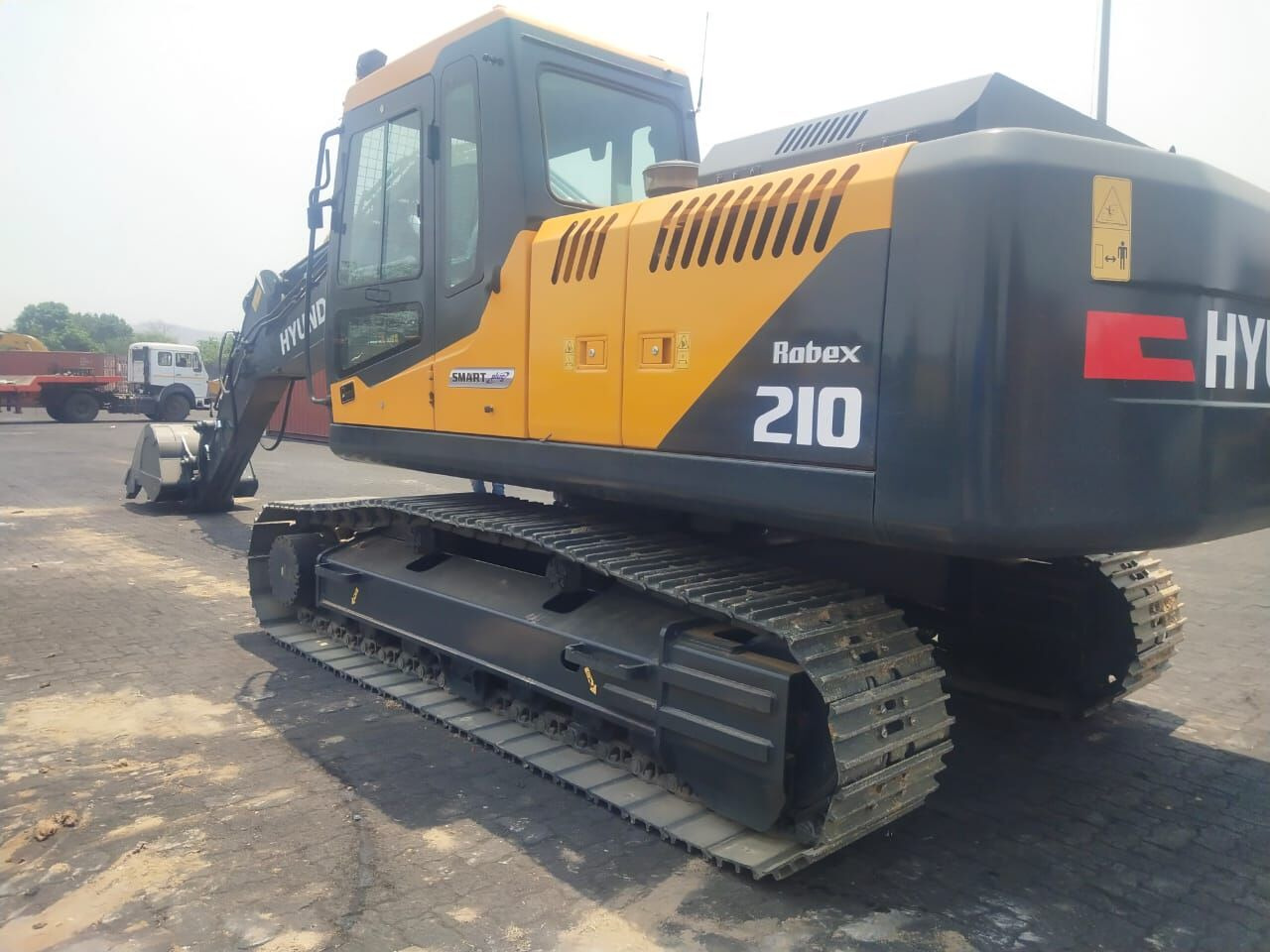 New Hyundai R210 tracked excavator - حفارات زحافة: صور 3 New Hyundai R210 tracked excavator - حفارات زحافة: صور 3
