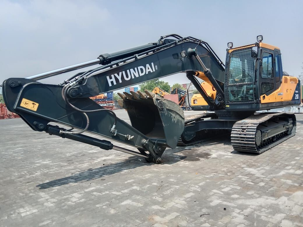 New Hyundai R210 tracked excavator - حفارات زحافة: صور 2 New Hyundai R210 tracked excavator - حفارات زحافة: صور 2