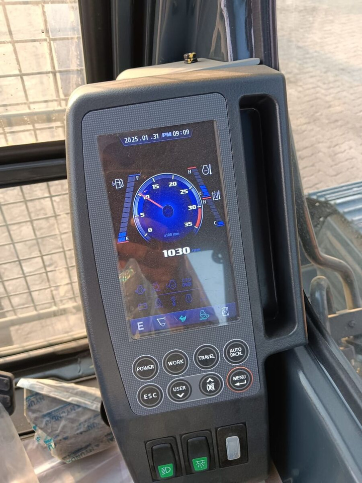 New Hyundai R215L tracked excavator - حفارات زحافة: صور 2 New Hyundai R215L tracked excavator - حفارات زحافة: صور 2