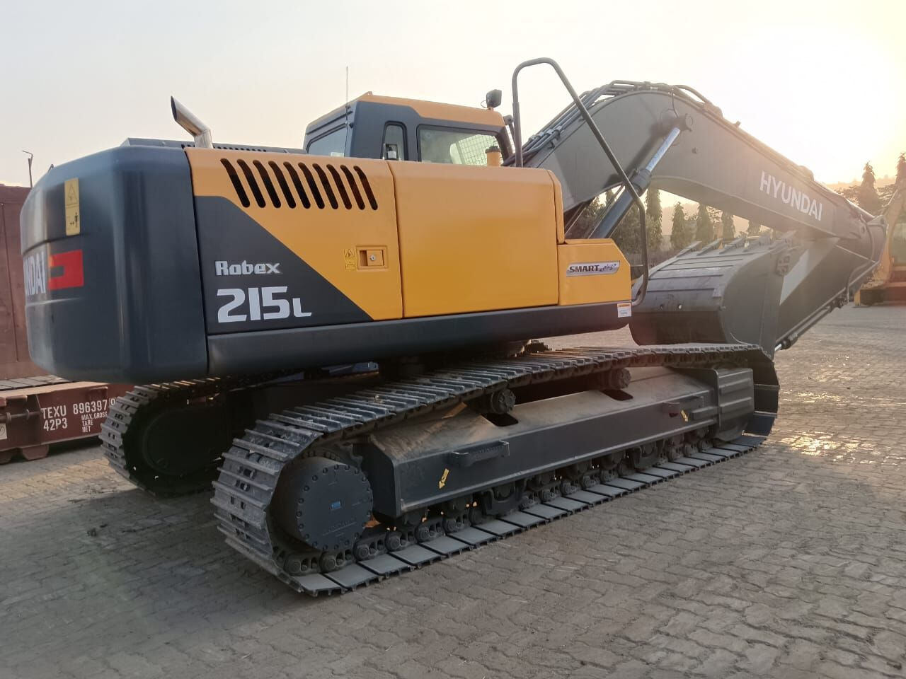 New Hyundai R215L tracked excavator - حفارات زحافة: صور 1 New Hyundai R215L tracked excavator - حفارات زحافة: صور 1