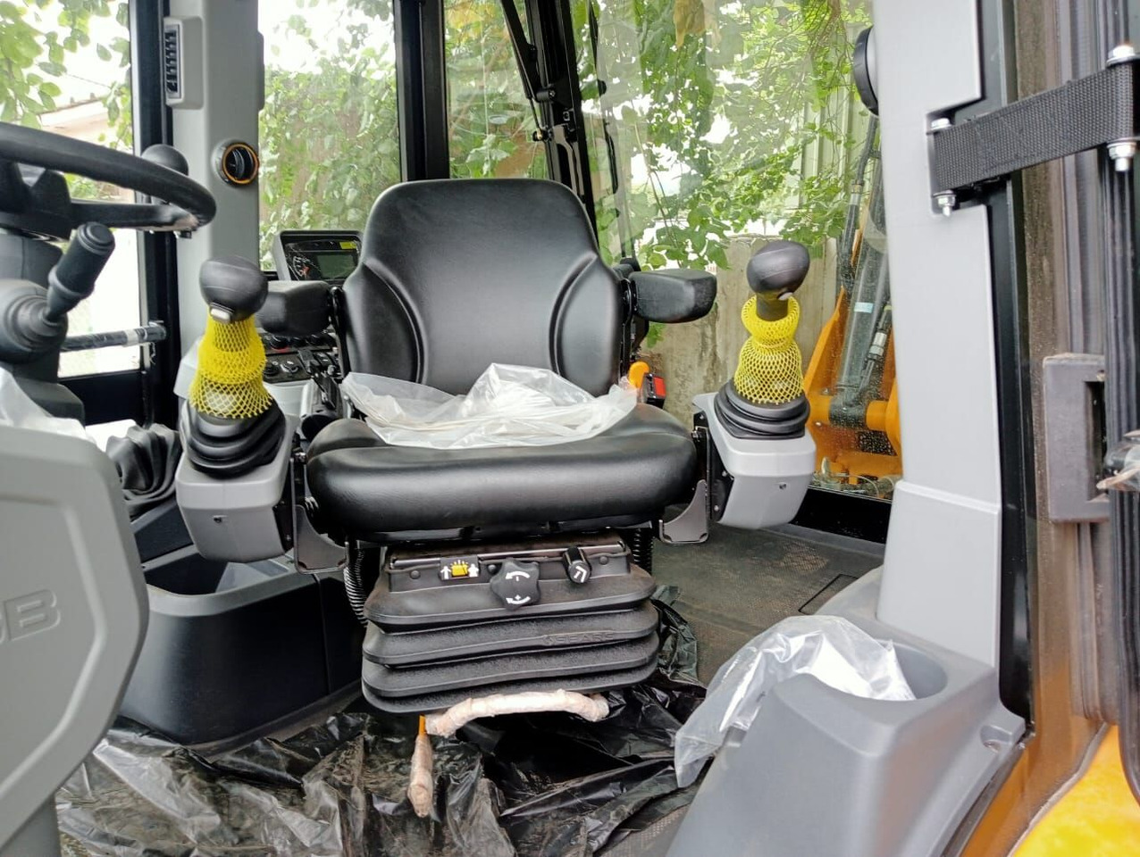 New JCB 3CX backhoe loader - حفار متعدد الاستخدام: صور 1 New JCB 3CX backhoe loader - حفار متعدد الاستخدام: صور 1