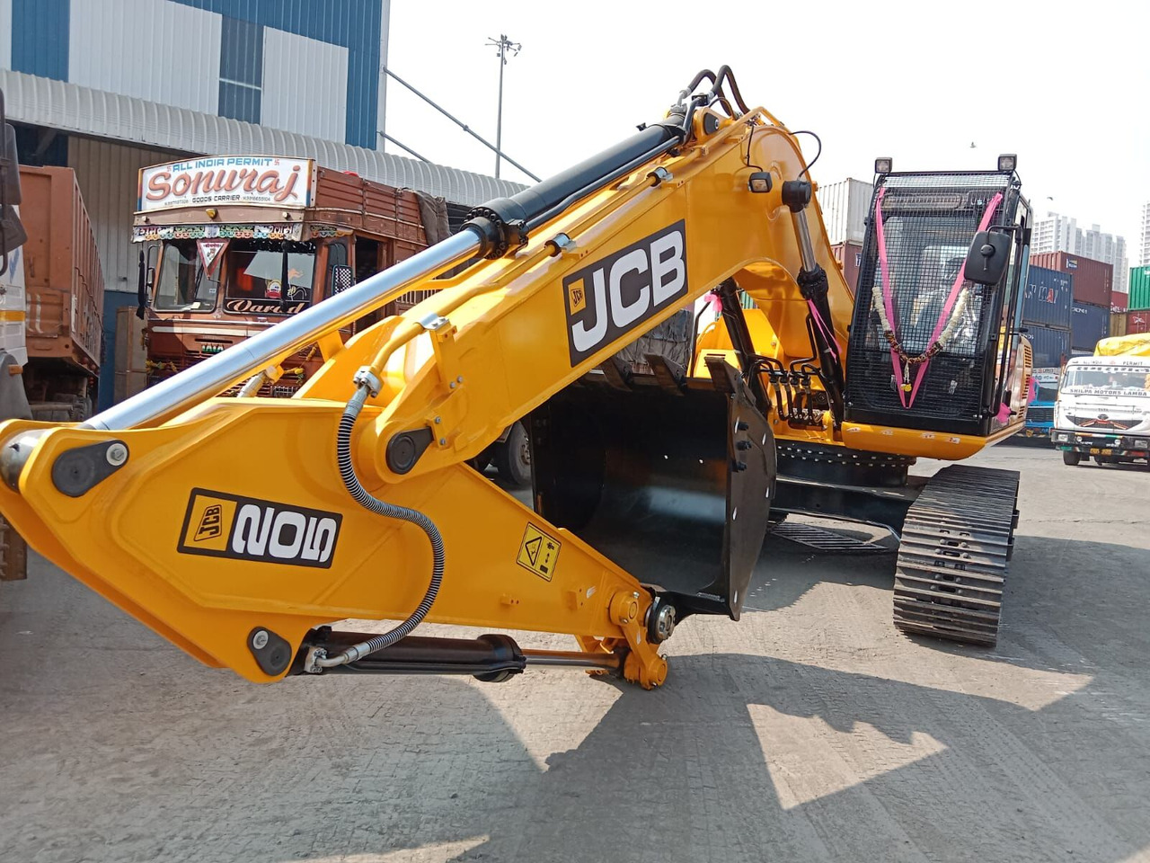 New JCB JS 200 tracked excavator - حفارات زحافة: صور 1 New JCB JS 200 tracked excavator - حفارات زحافة: صور 1