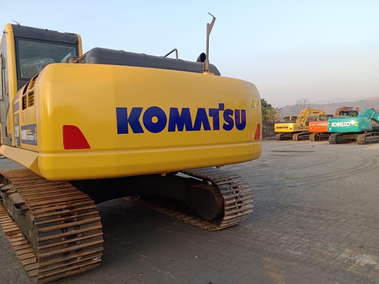 New Komatsu PC210 tracked excavator - حفارات زحافة: صور 3 New Komatsu PC210 tracked excavator - حفارات زحافة: صور 3