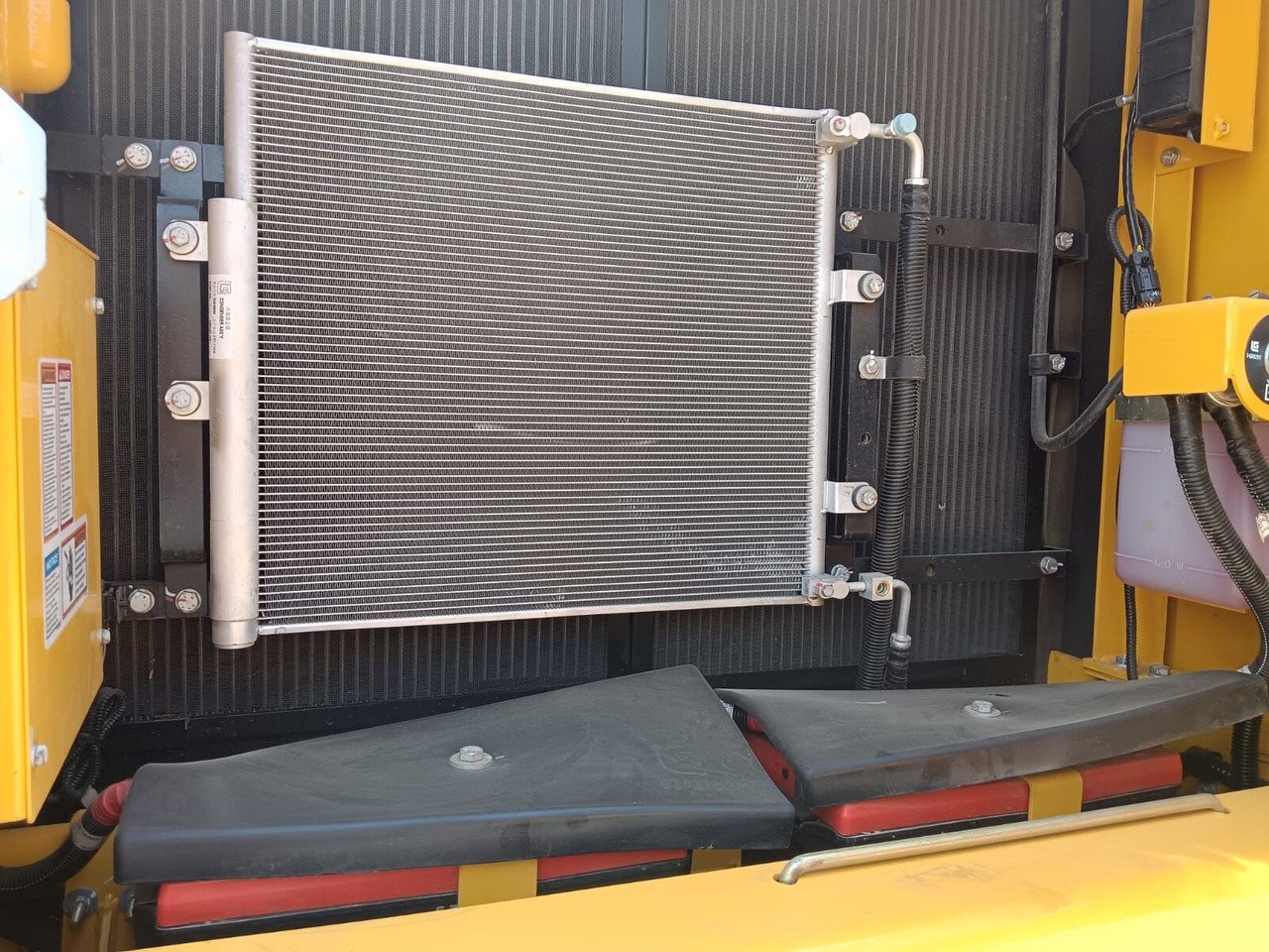 New LiuGong 925E tracked excavator - حفارات زحافة: صور 2 New LiuGong 925E tracked excavator - حفارات زحافة: صور 2