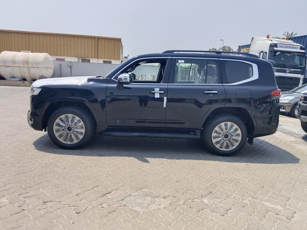 Toyota Land Cruiser VXR - سيارة: صور 1 Toyota Land Cruiser VXR - سيارة: صور 1