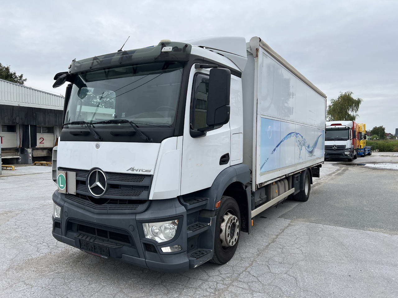 MERCEDES-BENZ ANTOS 18.30 L automatische Seitenladung | LBW | Klima | Tempomat - نقل الشراب شاحنة: صور 1 MERCEDES-BENZ ANTOS 18.30 L automatische Seitenladung | LBW | Klima | Tempomat - نقل الشراب شاحنة: صور 1