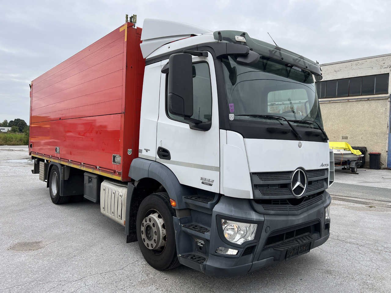 MERCEDES-BENZ ANTOS 1832 Getränkw. LBW | Klima | EURO 6 - نقل الشراب شاحنة: صور 2 MERCEDES-BENZ ANTOS 1832 Getränkw. LBW | Klima | EURO 6 - نقل الشراب شاحنة: صور 2