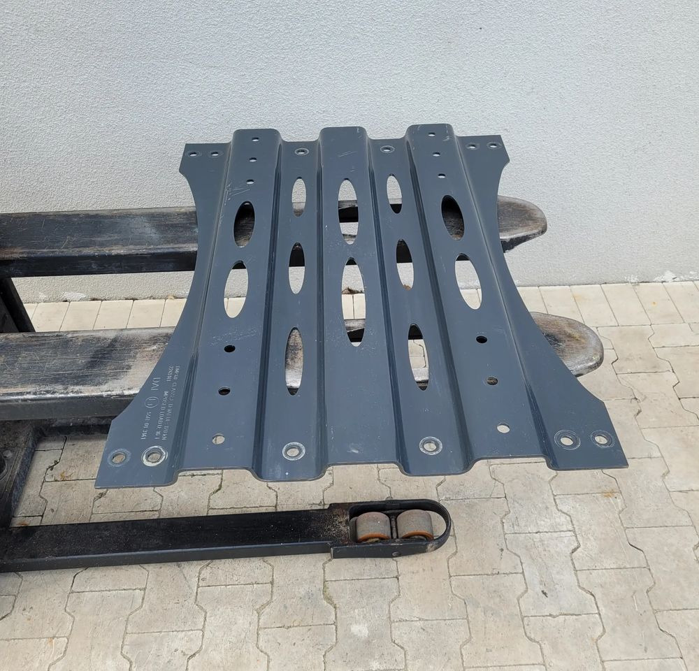 BLACHA SIODLA DAF XG XF NM. 2245141 - عجلة الخامسة - شاحنة: صور 1 BLACHA SIODLA DAF XG XF NM. 2245141 - عجلة الخامسة - شاحنة: صور 1