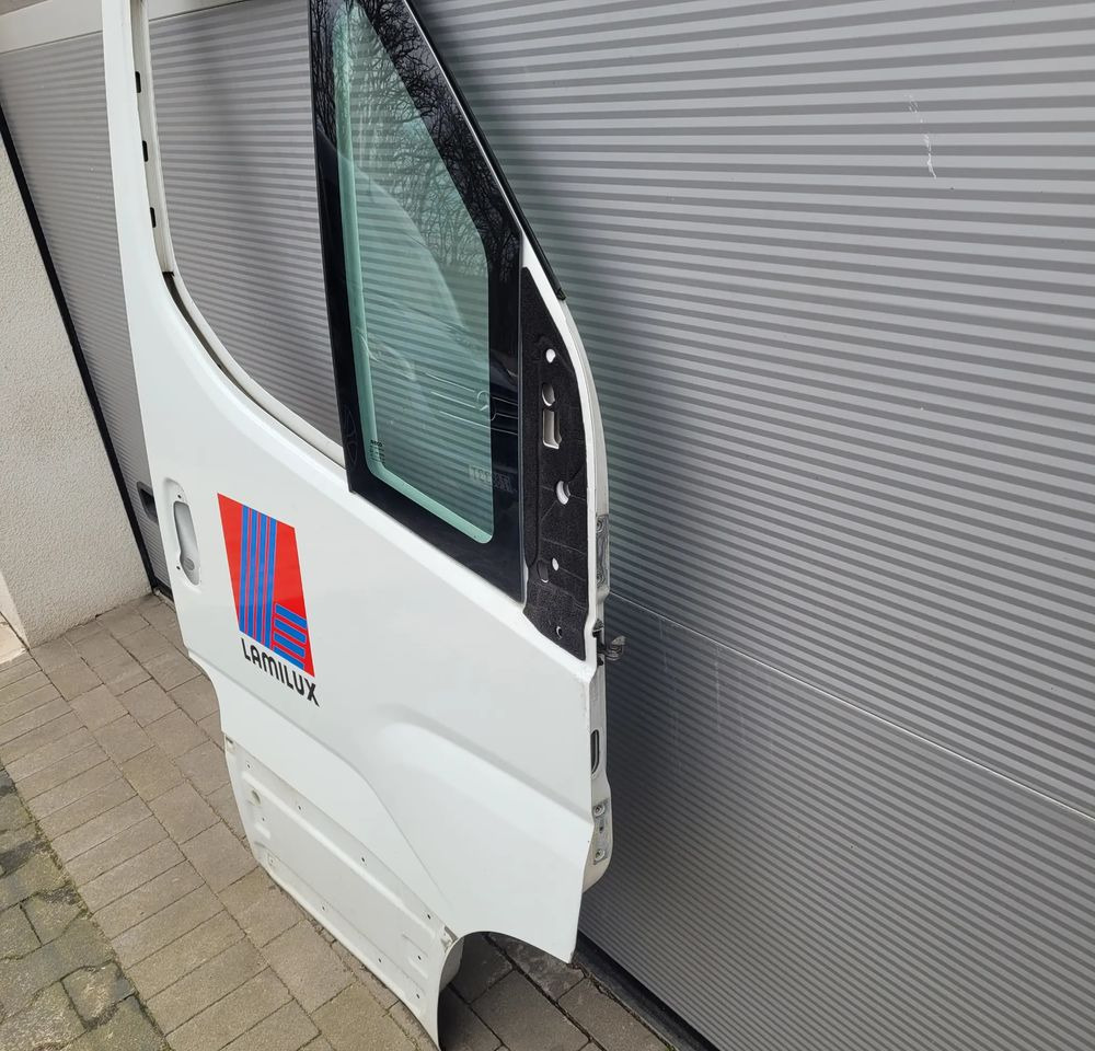 DRZWI IVECO DALI NM RH LUB LH ORYGINAŁ CHWALIM116 - باب و قطع الغيار - الشاحنات الصغيرة: صور 3 DRZWI IVECO DALI NM RH LUB LH ORYGINAŁ CHWALIM116 - باب و قطع الغيار - الشاحنات الصغيرة: صور 3