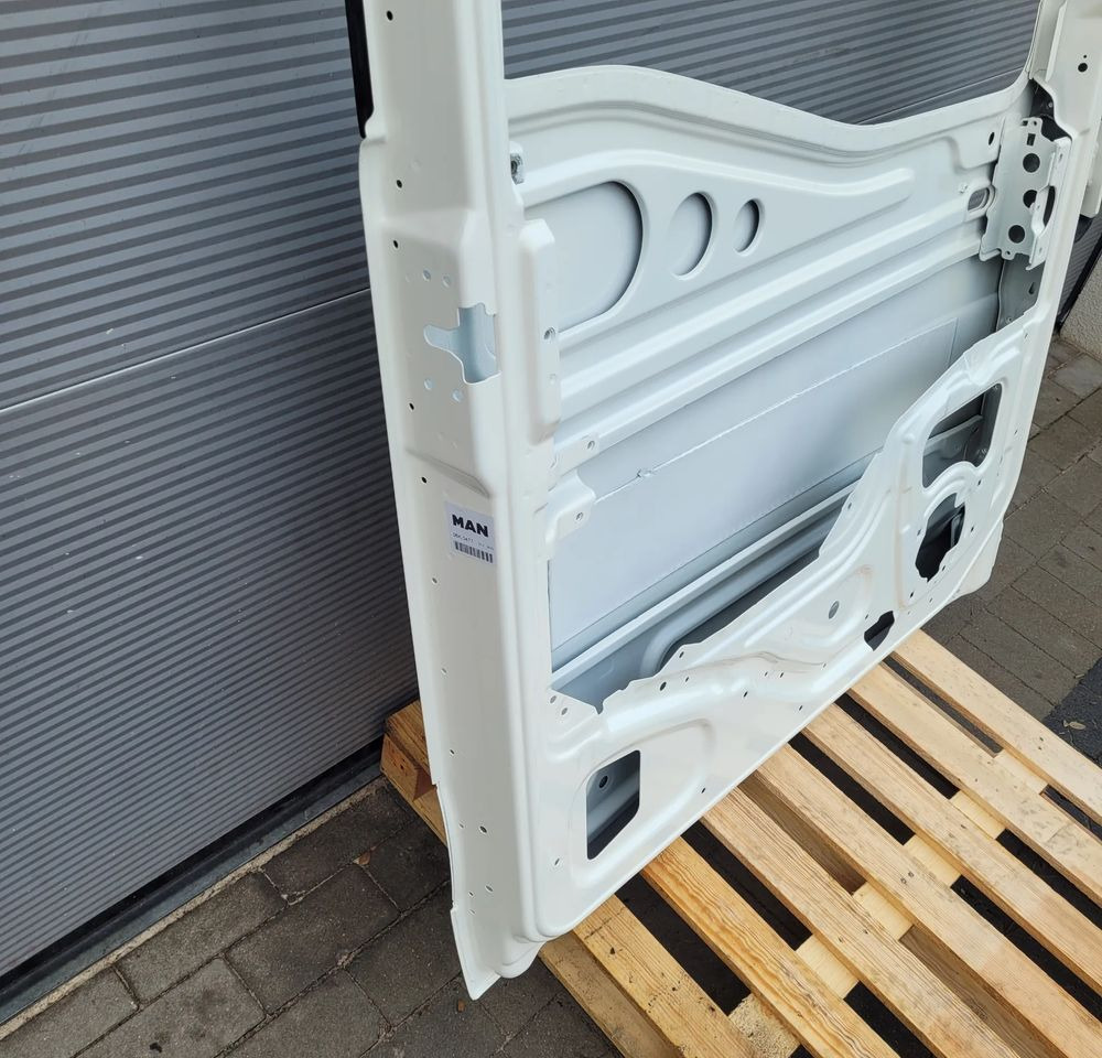 DRZWI LEWE MAN TG3 TGX NM ORYGINAŁ RAL 9010 CHWALIM116 - باب و قطع الغيار - شاحنة: صور 5 DRZWI LEWE MAN TG3 TGX NM ORYGINAŁ RAL 9010 CHWALIM116 - باب و قطع الغيار - شاحنة: صور 5