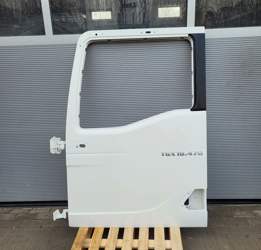 DRZWI LEWE MAN TG3 TGX NM ORYGINAŁ RAL 9010 CHWALIM116 - باب و قطع الغيار - شاحنة: صور 1 DRZWI LEWE MAN TG3 TGX NM ORYGINAŁ RAL 9010 CHWALIM116 - باب و قطع الغيار - شاحنة: صور 1