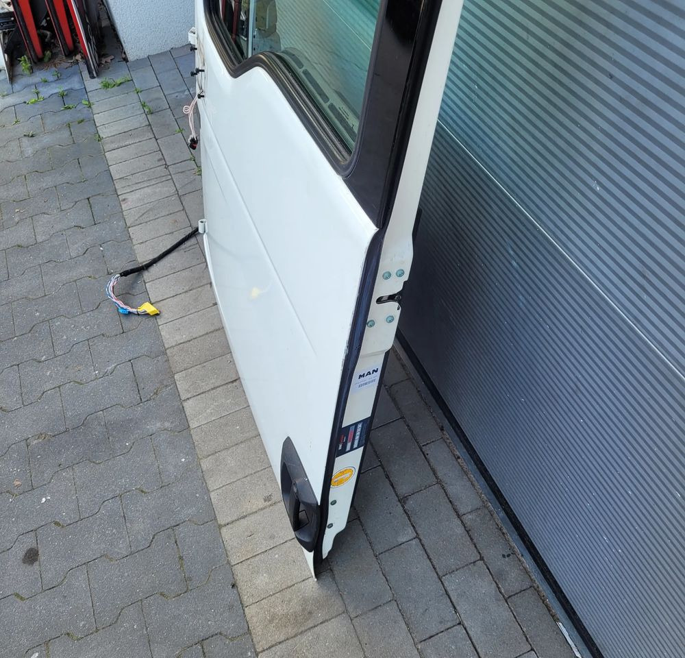 DRZWI MAN TGX LEWE LIFT RAL 9010 ORYGINAŁ CHWALIM116 - باب و قطع الغيار - شاحنة: صور 3 DRZWI MAN TGX LEWE LIFT RAL 9010 ORYGINAŁ CHWALIM116 - باب و قطع الغيار - شاحنة: صور 3