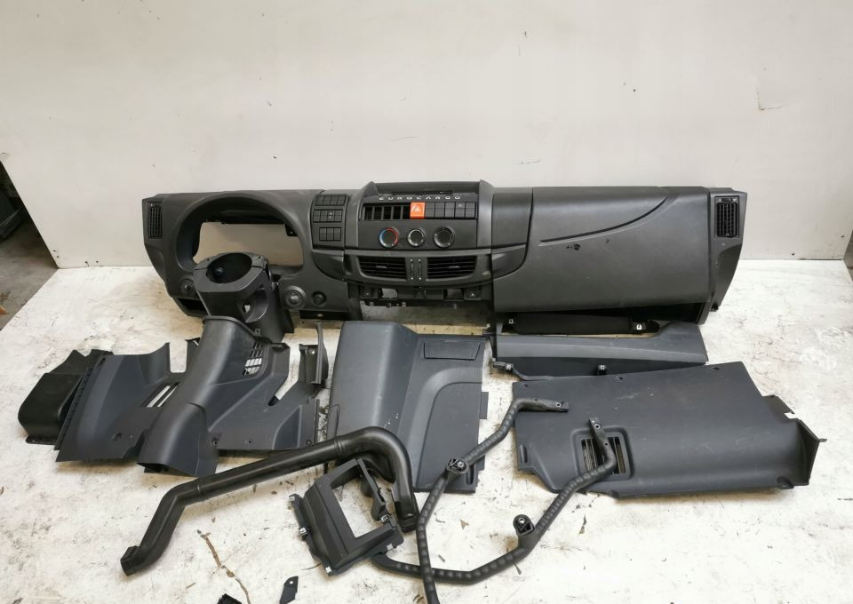 KONSOLA IVECO EUROCARGO EURO6 - لوحة القيادة - شاحنة: صور 1 KONSOLA IVECO EUROCARGO EURO6 - لوحة القيادة - شاحنة: صور 1