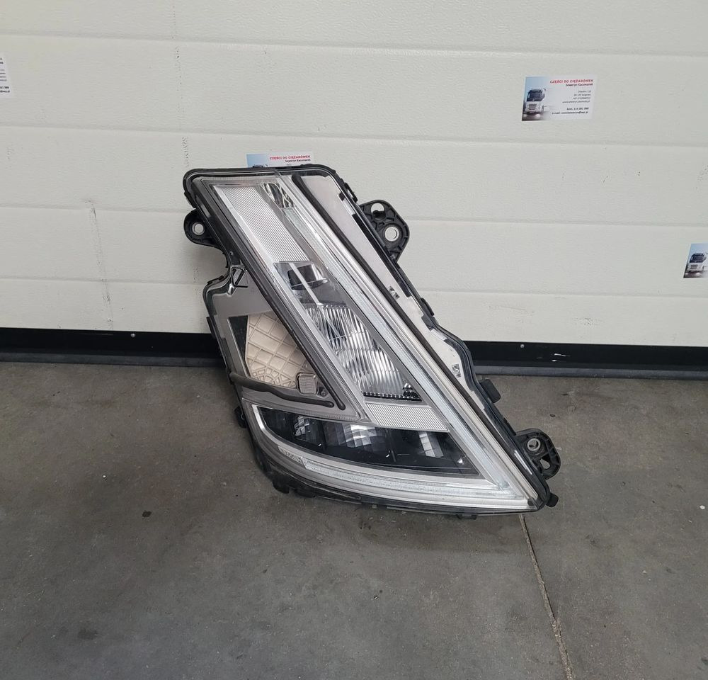 LAMPA LED RH. VOLVO FH5 23752678 ORYGINAŁ CHWALIM116 - أضواء - شاحنة: صور 1 LAMPA LED RH. VOLVO FH5 23752678 ORYGINAŁ CHWALIM116 - أضواء - شاحنة: صور 1