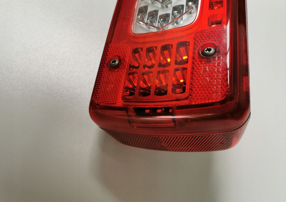 LAMPA TYL VOLVO FMX FM LED RH. ORYGINAŁ - الضوء الخلفي - شاحنة: صور 2 LAMPA TYL VOLVO FMX FM LED RH. ORYGINAŁ - الضوء الخلفي - شاحنة: صور 2