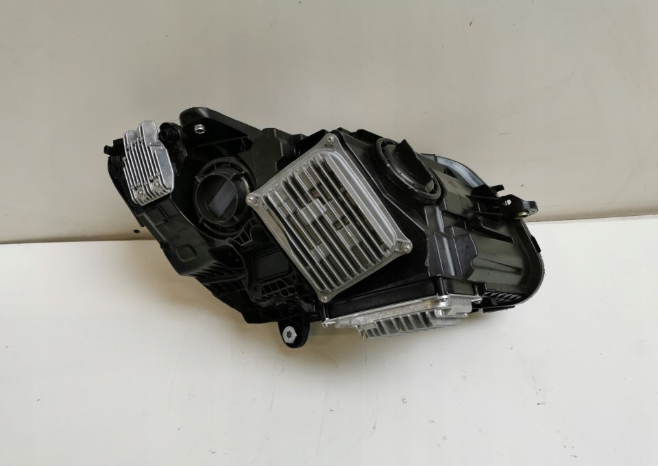 Lampa Mercedes c klasa - أضواء - شاحنة: صور 2 Lampa Mercedes c klasa - أضواء - شاحنة: صور 2